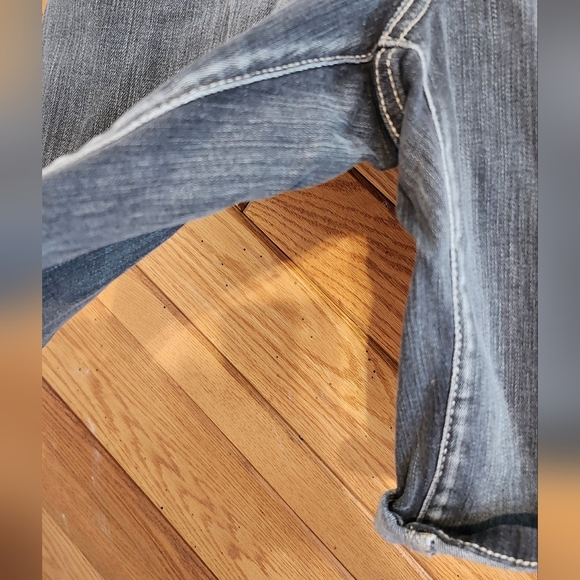 Arizona Jeans Co Medium Wash Size 11 Cuffed Denim Shorts - Picture 5 of 9